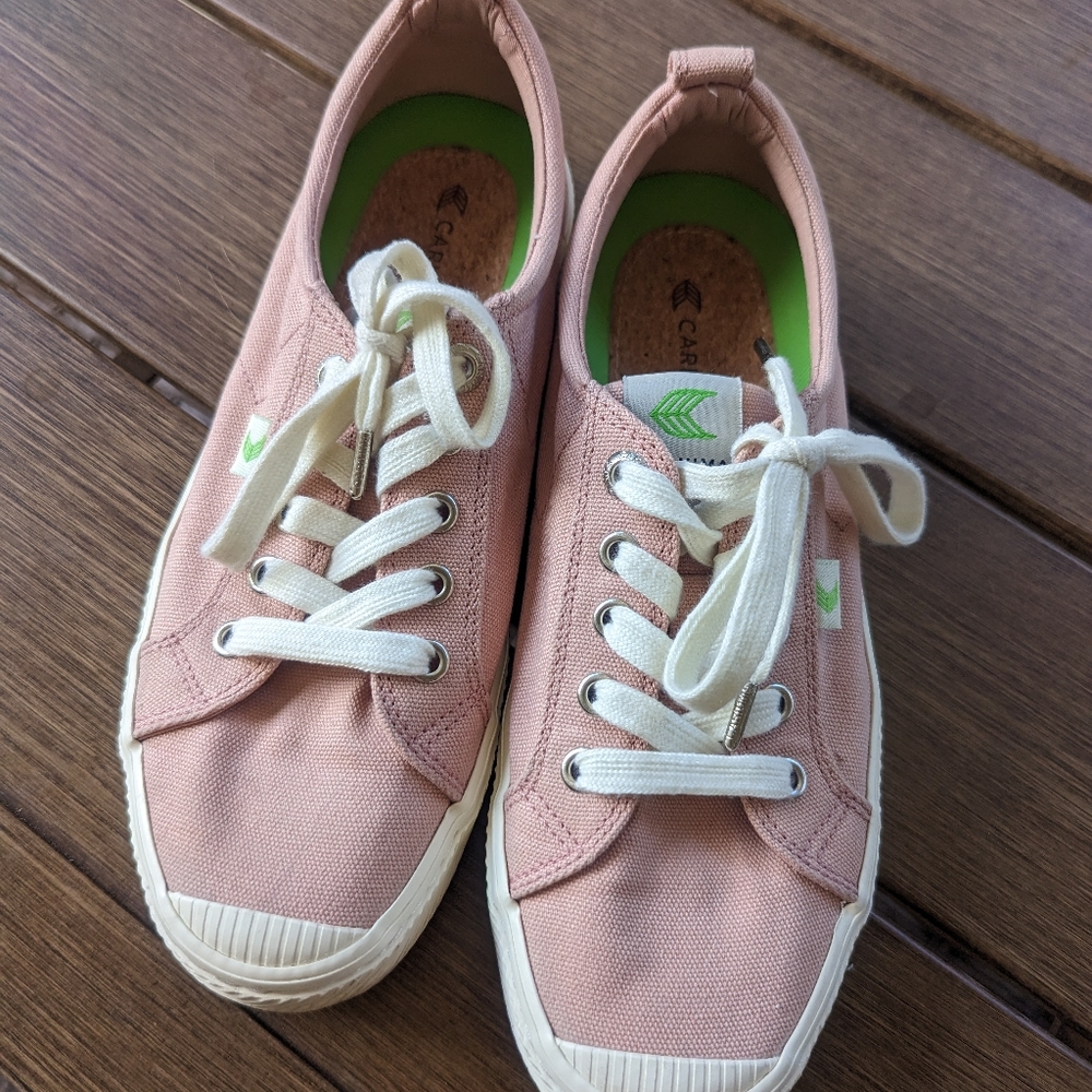 Cariuma Blush Sneaker Size 8 View 3
